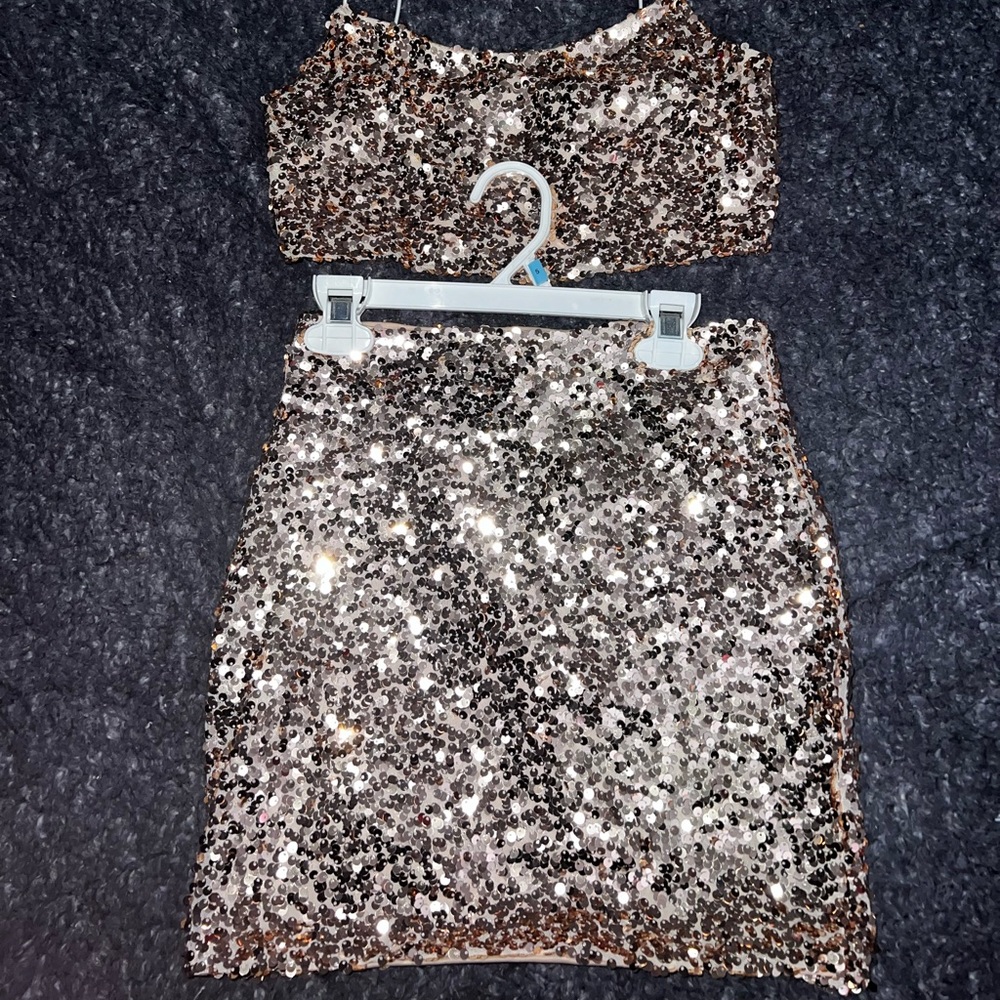 Short skirt sequin set!